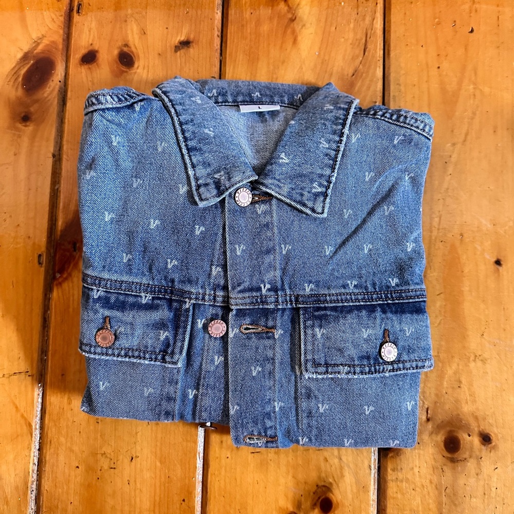 Never worn, Denim jackets, great heavy quality. Got wrong size for Christmas.